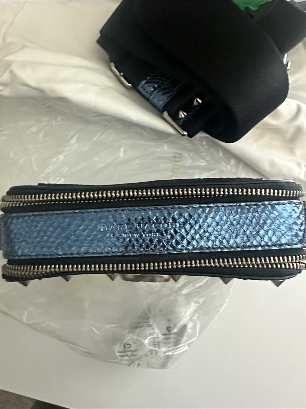 Marc Jacob’s Limited Blue Metallic Crossbody Camera Bag with Frog Patch - Picture 4 of 7
